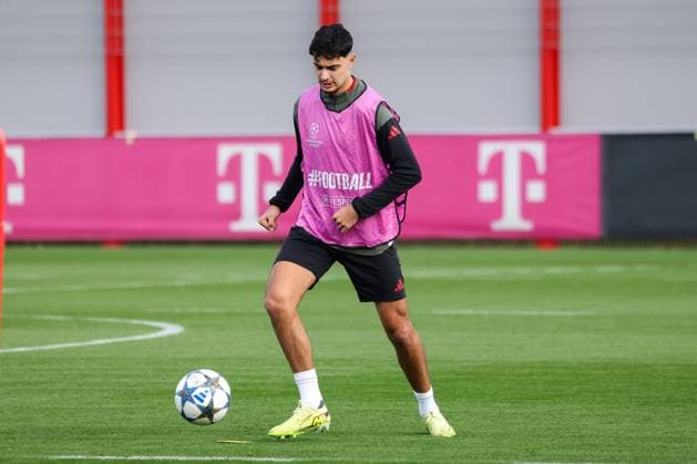 Aleksandar Pavlovic FC Bayern Muenchen, 45 with ball, GER, Final training, FC Bayern Muenchen, Football, UEFA Champions League, League phase, Matchday 3, 2025 2026 season, 21 10 2025, GER, Final training, FC Bayern Muenchen, Football, UEFA Champions League, League phase, Matchday 3, 2025 2026 season, 21 10 2025 Muenchen Copyright: xEibner-Pressefoto JennixMaulx EP_JML