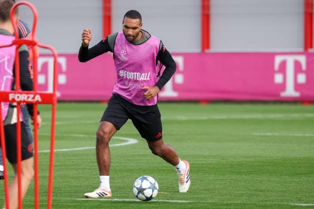 Jonathan Tah FC Bayern Muenchen, 04 with ball, GER, Final training, FC Bayern Muenchen, Football, UEFA Champions League, League phase, Matchday 3, 2025 2026 season, 21 10 2025, GER, Final training, FC Bayern Muenchen, Football, UEFA Champions League, League phase, Matchday 3, 2025 2026 season, 21 10 2025 Muenchen Copyright: xEibner-Pressefoto JennixMaulx EP_JML