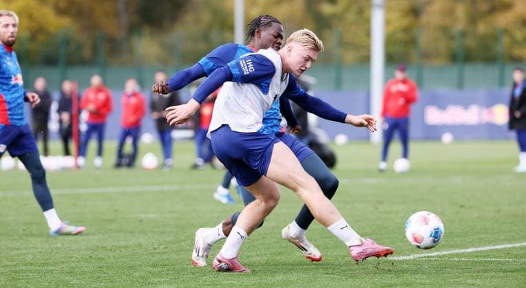 Leipzig, 21 10 2025, Red Bull Training Center at Cottaweg, Academy, Football, Rasenballsport Leipzig, Training RB Leipzig, In the picture from the front Conrad Harder 11, RBL , Castello Lukeba 23, RB Leipzig ,