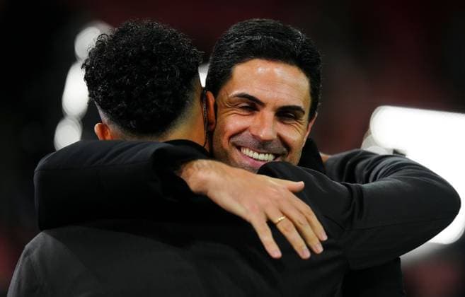 Arsenal Manager Mikel Arteta hugs Theo Walcott Arsenal v Atletico Madrid, UEFA Champions League, Group Stage, Football, Emirates Stadium, London, UK - 21 Oct 2025London Emirates Stadium United Kingdom EDITORIAL USE ONLY No use with unauthorised audio, video, data, fixture lists, club league logos or live services. Online in-match use limited to 120 images, no video emulation. No use in betting, games or single club league player publications. Copyright: xJavierxGarcia Shutterstockx 15552302f