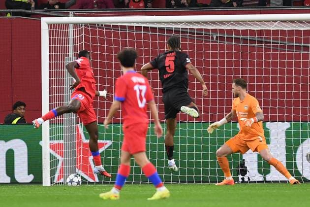 Willian Pacho (Paris Saint-Germain) Tor zum 0:1 waehrend des Spiels der UEFA Champions League 2025 26, 3. Spieltag Ligaphase zwischen Bayer 04 Leverkusen und Paris Saint-Germain, BayArena am 21. October 2025 in Leverkusen, Deutschland. (Foto von Ralf Treese DeFodi Images) +++ Willian Pacho (Paris Saint-Germain) Tor zum 0:1 during the UEFA Champions League 2025 26 League Phase MD3 match between Bayer 04 Leverkusen and Paris Saint-Germain at BayArena on October 21, 2025 in Leverkusen, Germany. (Photo by Ralf Treese DeFodi Images) Willian Pacho Paris Saint Germain goal for 0 1 during the UEFA Champions League 2025 26 League Phase MD3 match between Bayer 04 Leverkusen and Paris Saint Germain, BayArena on October 21, 2025 in Leverkusen, Germany, Germany Photo by Ralf Treese DeFodi Images Willian Pacho Paris Saint Germain goal for 0 1 during the UEFA Champions League 2025 26 League Phase MD3 match between Bayer 04 Leverkusen and Paris Saint Germain at BayArena on October 21, 2025 in Leverkusen, Germany Photo by Ralf Treese DeFodi Images