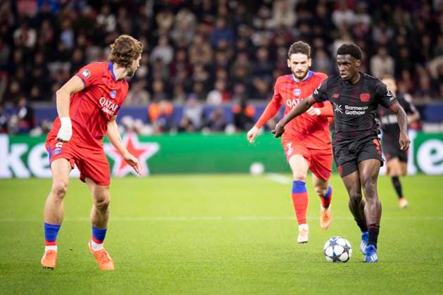 UEFA Champions League, Bayer 04 Leverkusen vs Paris Saint Germain, 21 10 2025 LEVERKUSEN, GERMANY OCTOBER 21 Illia Zabarnyv Paris St Germain, 6 , Khvicha Kvaratskhelia Paris St Germain, 7 , Ernest Poku Bayer 04 Leverkusen, 19 during the UEFA Champions League match on gameday 3 between Bayer 04 Leverkusen vs Paris Saint Germain at BayArena on October 21, 2025 in Leverkusen, Germany DFL REGULATIONS PROHIBIT ANY USE OF PHOTOGRAPHS AS IMAGE SEQUENCES AND OR QUASI VIDEO Copyright: xBEAUTIFULxSPORTS AxelxKohringx
