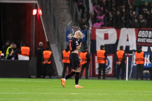 GER, UEFA Champions League, Matchday 3 Bayer 04 Leverkusen vs Paris Saint Germain 21 10 2025, BayArena, Leverkusen, GER, UEFA Champions League, Matchday 3 Bayer 04 Leverkusen vs Paris Saint Germain in picture Robert Andrich Bayer 04 Leverkusen, 8 Gestures, facial expressions, emotions, disappointed after the red card nordphotoxGmbHxx xChristianxSchulze nph000300