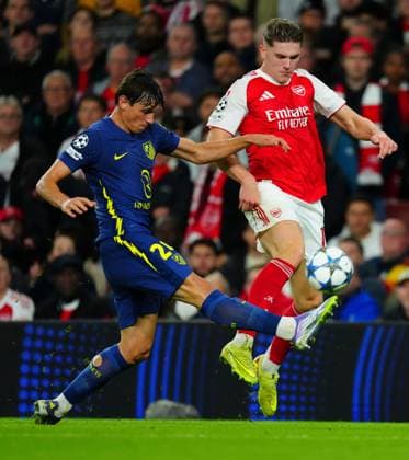 Viktor Gyokeres of Arsenal battles with Robin Le Normand of Atletico Madrid Arsenal v Atletico Madrid, UEFA Champions League, Group Stage, Football, Emirates Stadium, London, UK - 21 Oct 2025London Emirates Stadium United Kingdom EDITORIAL USE ONLY No use with unauthorised audio, video, data, fixture lists, club league logos or live services. Online in-match use limited to 120 images, no video emulation. No use in betting, games or single club league player publications. Copyright: xJavierxGarcia Shutterstockx 15552302ag