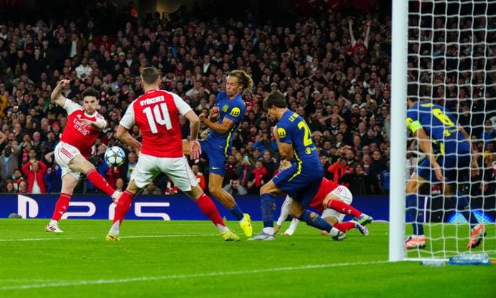 Declan Rice of Arsenal shoots Arsenal v Atletico Madrid, UEFA Champions League, Group Stage, Football, Emirates Stadium, London, UK - 21 Oct 2025London Emirates Stadium United Kingdom EDITORIAL USE ONLY No use with unauthorised audio, video, data, fixture lists, club league logos or live services. Online in-match use limited to 120 images, no video emulation. No use in betting, games or single club league player publications. Copyright: xJavierxGarcia Shutterstockx 15552302ej