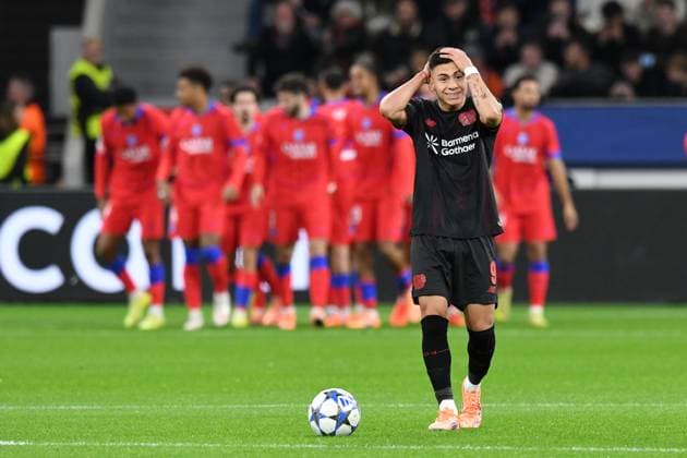 Claudio Echeverri Bayer 04 Leverkusen is annoyed, in the background the Parisians cheer about a goal GER, Bayer 04 Leverkusen vs Paris Saint Germain, Football, UEFA Champions League, League phase, Season 2025 2026, 21 10 2025 DFL REGULATES PROHIBIT ANY USE OF PHOTOGRAPHS AS IMAGE SEQUENCES AND OR QUASI VIDEO GER, Bayer 04 Leverkusen vs Paris Saint Germain, Football, UEFA Champions League, League phase, 2025 2026 season, 21 10 2025 Leverkusen Copyright: xEibner-Pressefoto ThomasxThienelx EP_TTL