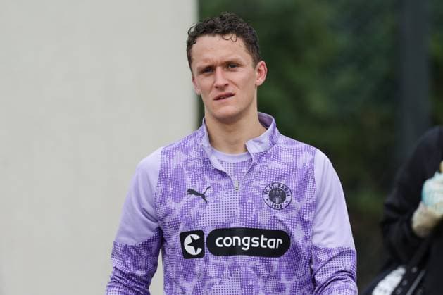 GER, xFSx ,Hamburg, St Pauli ,1 Bundesliga ,Soccer, DFL, St Pauli Training , Trainingszentrum Kollaustrasse , 22 10 2025 , v l Martijn Kaars FC St Pauli ,19 DFL regulations prohibit any use of photographs as image sequences and or quasi video Copyright: HMBxMedia FernandoxSoares