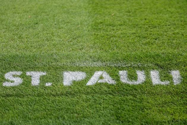 GER, xFSx ,Hamburg, St Pauli ,1 Bundesliga , Soccer, DFL, St Pauli Training , Trainingszentrum Kollaustrasse , 22 10 2025 , v l theme photo, theme picture, symbol photo, symbol image, stock photo St Pauli Rasen DFL regulations prohibit any use of photographs as image sequences and or quasi video Copyright: HMBxMedia FernandoxSoares