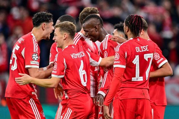 FC Bayern players celebrating the goal, celebrating, goal celebration, celebrate the goal, goal, celebration, celebrating the goal to 4 0 by Nicolas JACKSON FC Bayern Munich, FCB, 11 4 v li , optimistic, action, Action, 22 10 2025, Munich Germany , Football, UEFA Champions League, League Phase, FC Bayern München Club Brugge, THE EVENT REGULATES PROHIBIT ANY USE OF PHOTOGRAPHS AS IMAGE SEQUENCES AND OR QUASI VIDEOS xslx