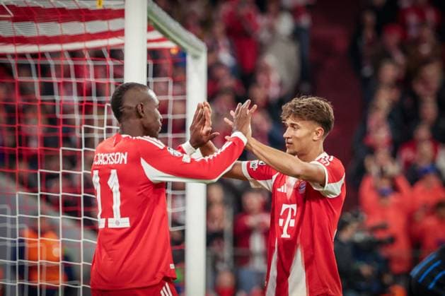 Nicolas Jackson 11 FC Bayern Muenchen ,Goalscorer to 4 0, cheers with Tom Bischof 20 FC Bayern Muenchen , FC Bayern Muenchen vs Club Brugge, Football, Men, UEFA Champions League, Season 2025 2026, Allianz Arena, Matchday 3, 22 10 2025 Muenchen Bayern Germany Copyright: xkolbert-press MartinxAgüerax