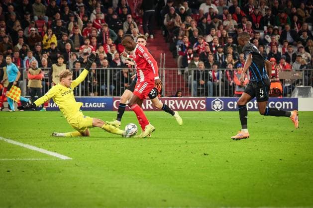 Nicolas Jackson 11 FC Bayern Muenchen misses a chance, Nordin Jackers 29 Club Brugge holds, with Joel Ordonez 4 Club Brugge , FC Bayern Muenchen vs Club Brugge, Football, Men, UEFA Champions League, Season 2025 2026, Allianz Arena, Matchday 3, 22 10 2025 Muenchen Bayern Germany Copyright: xkolbert-press MartinxAgüerax