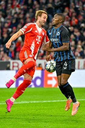 v li Harry KANE FC Bayern München, FCB, 9 Joel ORDONEZ Club Brugge, 4 in duel, duel, tackle, dynamics, action, action, 22 10 2025, Munich Germany , Football, UEFA Champions League, League Phase, FC Bayern München Club Brugge, THE EVENT REGULATIONS PROHIBIT ANY USE OF PHOTOGRAPHS AS IMAGE SEQUENCES AND OR QUASI VIDEOS xslx