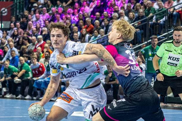 Victor Kloeve Frisch Auf Goeppingen, 07 prevails against Georg Loewen HSG Wetzlar, 33 GER, HSG Wetzlar vs FRISCH AUF Goeppingen, Handball, 1 Bundesliga Men, Matchday 10, Season 2025 2026, 23 10 2025 GER, HSG Wetzlar vs FRISCH AUF Goeppingen, Handball, 1 Bundesliga Men, Matchday 10, Season 2025 2026, 23 10 2025 Wetzlar Copyright: xEibner-Pressefoto GerhardxWingenx EP_GWR