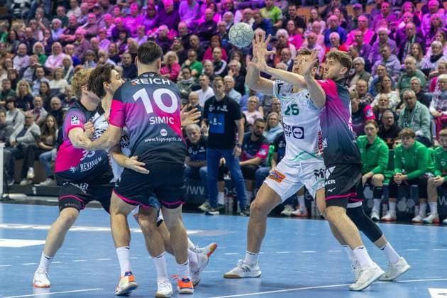 Ludvig Jurmala Astroem Frisch Auf Goeppingen, 25 tries to assert himself GER, HSG Wetzlar vs FRISCH AUF Goeppingen, Handball, 1 Bundesliga Men, Matchday 10, Season 2025 2026, 23 10 2025 GER, HSG Wetzlar vs FRISCH AUF Goeppingen, Handball, 1 Bundesliga Men, Matchday 10, Season 2025 2026, 23 10 2025 Wetzlar Copyright: xEibner-Pressefoto GerhardxWingenx EP_GWR