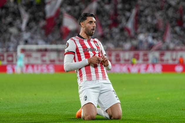 Vincenzo Grifo SC Freiburg, 32 scores from free kick, goal celebration, emotions, goal shot, goal, goal, goal, Germany, football, UEFA Europa League, matchday 3, league phase, 2025 2026, SC Freiburg vs FC Utrecht, 23 10 2025, Europa Park Stadion, Freiburg, Germany Freiburg Europa Park Stadion Baden Württemberg Germany Copyright: xArnexAmbergx