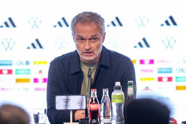 DEU, Düsseldorf, Germany vs France, UEFA Women s Nations League, UEFA, season 2526, Merkur Spiel Arena, semi-final, first leg in the picture Christian Wück National coach Germany Women at the press conference, PK DFB DFL REGULATIONS PROHIBIT ANY USE OF PHOTOGRAPHS AS IMAGE SEQUENCES AND OR QUASI VIDEO, 24 10 2025 Copyright: HMBxMedia HendrikxHamelau