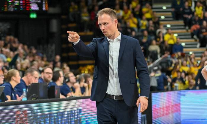 Jacques Schneider Gladiators Trier, Coach gestures EWE Baskets Oldenburg vs Gladiators Trier , Basketball, easyCredit Basketball Bundesliga, Matchday 5, Season 2025 2026, 24 10 2025, EWE Baskets Oldenburg vs Gladiators Trier, Basketball, easyCredit Basketball Bundesliga, Matchday 5, Season 2025 2026, 24 10 2025 Oldenburg Copyright: xEibner-Pressefoto RobertxGertzenx EP_RGN