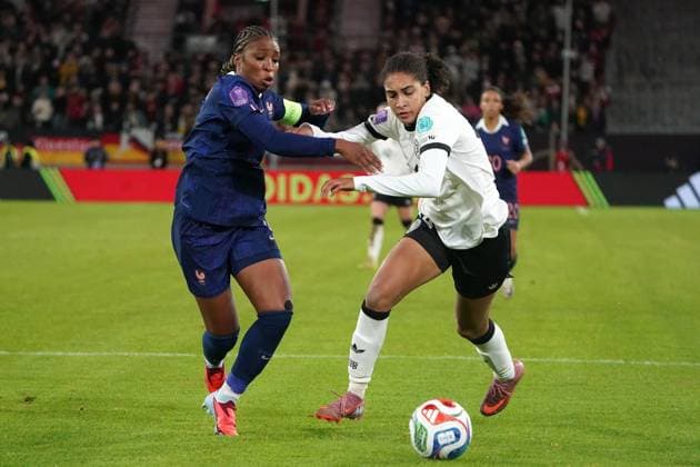 DFB Frauen Nationalmannschaft, Women National Team, women s Nations League , semi-finals, Germany France , 24 10 2025, Merkur Spiel arena Düsseldorf Grace Geyora, France, Cora Zicai, Germany,