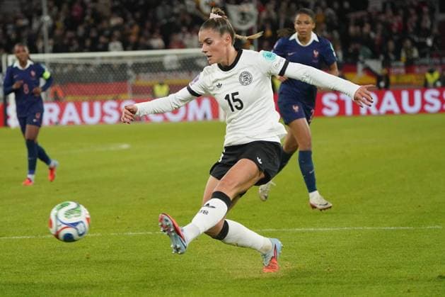 DFB Frauen Nationalmannschaft, Women National Team, women s Nations League , semi-finals, Germany France , 24 10 2025, Merkur Spiel arena Düsseldorf Selina Cerci, Germany, action, single image,