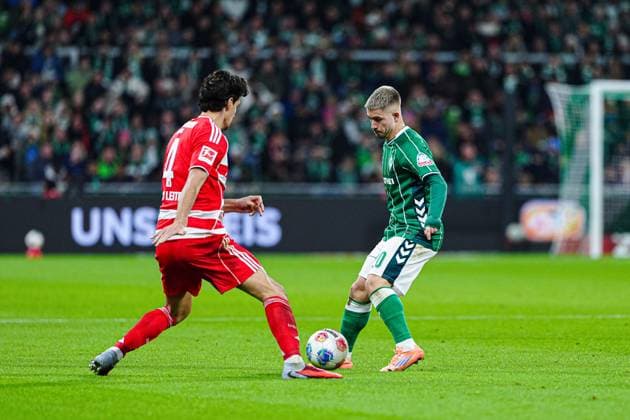 Diogo Leite 1 FC Union Berlin, 04 , Romano Schmid SV Werder Bremen, 20 GER, SV Werder Bremen vs 1 FC Union Berlin, Football, Bundesliga, Matchday 8, Season 2025 2026, 24 10 2025 DFL REGULATIONS PROHIBIT ANY USE OF PHOTOGRAPHS AS IMAGE SEQUENCES AND OR QUASI VIDEO GER, SV Werder Bremen vs 1 FC Union Berlin, Football, Bundesliga, Matchday 8, Season 2025 2026, 24 10 2025 Bremen Copyright: xEibner-Pressefoto MarcelxvonxFehrnx EP_MFN