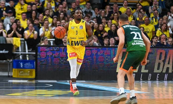 Chris Clemons EWE Baskets Oldenburg, 03 on the ball EWE Baskets Oldenburg vs Gladiators Trier , Basketball, easyCredit Basketball Bundesliga, Matchday 5, Season 2025 2026, 24 10 2025, EWE Baskets Oldenburg vs Gladiators Trier, Basketball, easyCredit Basketball Bundesliga, Matchday 5, Season 2025 2026, 24 10 2025 Oldenburg Copyright: xEibner-Pressefoto RobertxGertzenx EP_RGN
