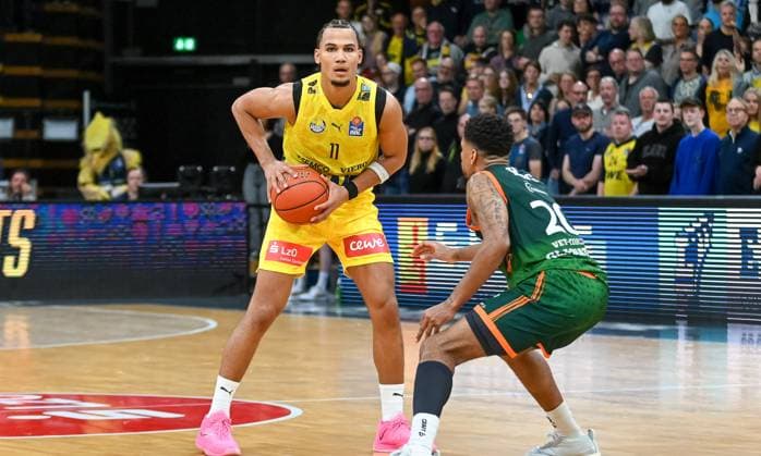 Nicholas Tischler EWE Baskets Oldenburg, 11 vs Urald King Gladiators Trier, 20 EWE Baskets Oldenburg vs Gladiators Trier , Basketball, easyCredit Basketball Bundesliga, Matchday 5, Season 2025 2026, 24 10 2025, EWE Baskets Oldenburg vs Gladiators Trier, Basketball, easyCredit Basketball Bundesliga, Matchday 5, Season 2025 2026, 24 10 2025 Oldenburg Copyright: xEibner-Pressefoto RobertxGertzenx EP_RGN