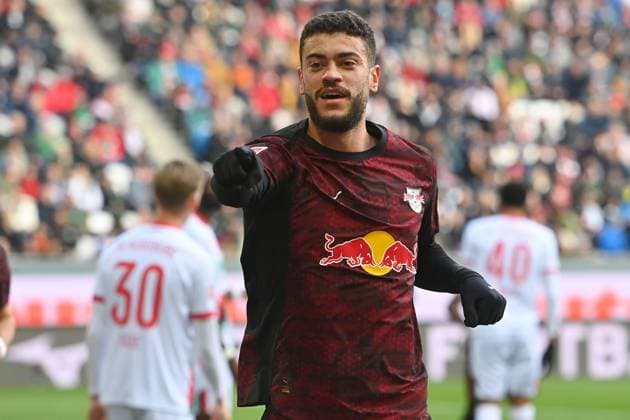 Goal celebration Romulo CARDOSO L after goal to 0 2, cheering, joy, enthusiasm, action, single picture, cropped single motif, half figure, half figure Football 1 Bundesliga season 2025 2026, 8 Matchday, Matchday08 FC Augsburg RB Leipzig on 25 10 2025 , WWK A R E N A