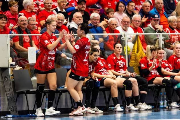25 10 2025, GER, Handball, Women, Season 2025 2026, Alsco 1 Bl, 6 Matchday, Thueringer HC VfL Oldenburg Dilayla Alarslan Thueringer HC,38 , Natsuki Aizawa Thueringer HC,23 99947 Bad Langensalza Salza Halle Sporthalle Mehrz Thüringen Germany