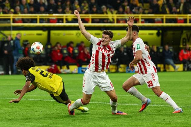Dortmund, Signal Iduna Park, 25 10 25, GER, Men, 1 Bundesliga, Season 2025 2026, Borussia Dortmund 1 FC Koeln, Karim Adeyemi Borussia Dortmund , Eric Martel 1 FC Koeln and Cenk Oezkacar 1 FC Koeln in a duel, DFB DFL REGULATIONS PROHIBIT ANY USE OF PHOTOGRAPHS AS IMAGE SEQUENCES AND OR QUASI VIDEO Copyright: JoachimxBywaletz xJB-Sportfoto
