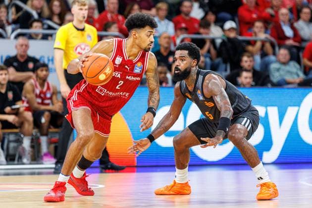 Ibi Watson BMA365 Bamberg Baskets, 02 , Corey Davis Niners Chemnitz, 05 , BMA365 Bamberg Baskets vs Niners Chemnitz, Basketball, easyCredit BBL, Matchday 5, 26 10 2025 BMA365 Bamberg Baskets vs Niners Chemnitz, Basketball, easyCredit BBL, Matchday 5, 26 10 2025 Bamberg Copyright: xEibner-Pressefoto G.xSantemizx EP_EER