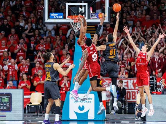 Ejiofor Onu BMA365 Bamberg Baskets, 35 , Yordan Minchev Niners Chemnitz, 91 , Richard Balint BMA365 Bamberg Baskets, 11 , BMA365 Bamberg Baskets vs Niners Chemnitz, Basketball, easyCredit BBL, Matchday 5, 26 10 2025 BMA365 Bamberg Baskets vs Niners Chemnitz, Basketball, easyCredit BBL, Matchday 5, 26 10 2025 Bamberg Copyright: xEibner-Pressefoto G.xSantemizx EP_EER