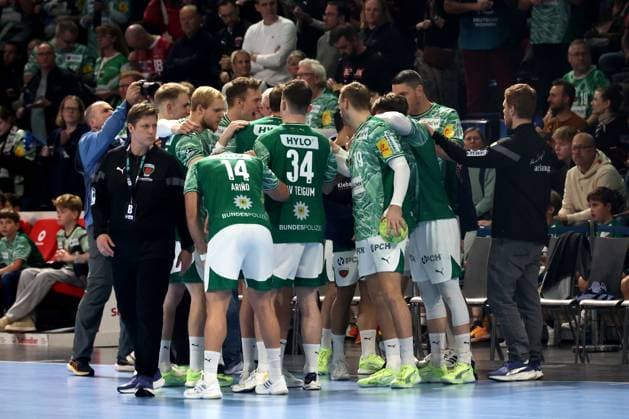 DEU, DHB, 1 HBL, Fuechse Berlin vs HSV, 26 10 2025, Max Schmeling Halle, Berlin, DEU, DHB, 1 HBL, Fuechse Berlin vs HSV, in the picture Fuechse player circle, head coach Nicolej Krickau Fuechse Berlin nordphotoxGmbHx xEngler nph00076