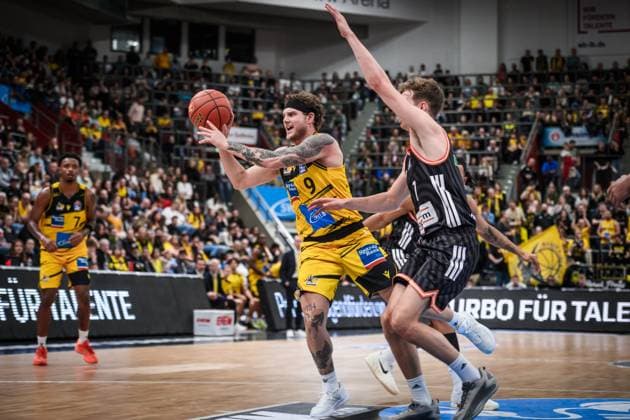Booker Coplin MHP RIESEN Ludwigsburg, 09 prevails against Tobias Jensen ratiopharm Ulm, 07 GER, MHP Riesen Ludwigsburg vs ratiopharm Ulm, easycredit BBL, Basketball, Bundesliga, Matchday 5, Season 2025 2026, 26 10 2025 GER, MHP Riesen Ludwigsburg vs ratiopharm Ulm, easycredit BBL, Basketball, Bundesliga, Matchday 5, Season 2025 2026, 26 10 2025 Ludwigsburg Copyright: xSandyxDinkelackerx EP_SDR