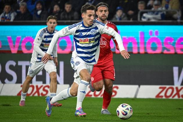 Germany, Football, 3 League, Matchday 12, 2025 2026, MSV Duisburg vs Rot Weiss Essen, 26 10 2025, Schauinsland Reisen Arena, Duisburg, Germany, Conor Noss Conor Noss MSV Duisburg, 14 on the ball Copyright: xMarkusxVerwimpx