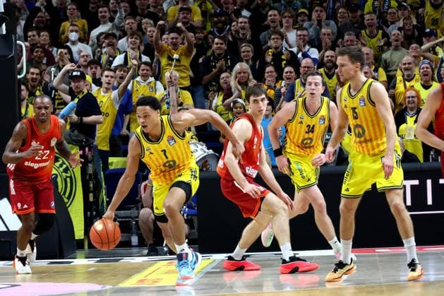 DEU, easyCredit BBL, ALBA vs Bayern Muenchen, 26 10 2025, Uber Arena, Berlin, DEU, easyCredit BBL, ALBA vs Bayern Muenchen, pictured Jack Kayil ALBA Berlin 7 , Martin Hermannsson ALBA Berlin 15 , Justin Bean ALBA Berlin 34 , Justinian Jessup FC Bayern Muenchen 10 , Isiaha Mike FC Bayern Muenchen 22 nordphotoxGmbHx xEngler nph00076