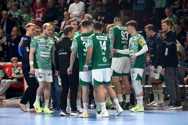 DEU, DHB, 1 HBL, Fuechse Berlin vs HSV, 26 10 2025, Max Schmeling Halle, Berlin, DEU, DHB, 1 HBL, Fuechse Berlin vs HSV, in the picture Fuechse player circle, head coach Nicolej Krickau Fuechse Berlin nordphotoxGmbHx xEngler nph00076
