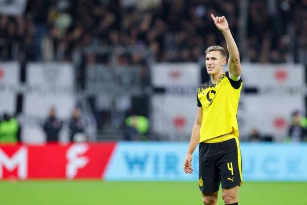 Nico Schlotterbeck (Borussia Dortmund) gestikuliert, DFB-Pokal, Eintracht Frankfurt v Borussia Dortmund, Deutsche Bank Park am 28. October 2025 in Frankfurt, Deutschland. (Foto von Marco Steinbrenner DeFodi Images) Nico Schlotterbeck (Borussia Dortmund) gestures, DFB-Pokal, Eintracht Frankfurt v Borussia Dortmund, Deutsche Bank Park, October 28, 2025 in Frankfurt, Germany. (Photo by Marco Steinbrenner DeFodi Images) DFB DFL REGULATIONS PROHIBIT ANY USE OF PHOTOGRAPHS AS IMAGE SEQUENCES AND OR QUASI-VIDEO. Nico Schlotterbeck Borussia Dortmund gestures, DFB Pokal, Eintracht Frankfurt v Borussia Dortmund, Deutsche Bank Park on October 28, 2025 in Frankfurt, Germany Photo by Marco Steinbrenner DeFodi Images Nico Schlotterbeck Borussia Dortmund gestures, DFB Pokal, Eintracht Frankfurt v Borussia Dortmund, Deutsche Bank Park, October 28, 2025 in Frankfurt, Germany Photo by Marco Steinbrenner DeFodi Images DFB DFL REGULATIONS PROHIBIT ANY USE OF PHOTOGRAPHS AS IMAGE SEQUENCES AND OR QUASI VIDEO