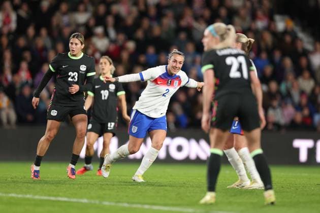 Lucy Bronze of England celebrates a goal 2-0. England Women v Australia Women, International Friendly, Länderspiel, Nationalmannschaft Football, Pride Park, Derby, UK - 28 Oct 2025Derby Pride Park United Kingdom EDITORIAL USE ONLY No use with unauthorised audio, video, data, fixture lists, club league logos or live services. Online in-match use limited to 120 images, no video emulation. No use in betting, games or single club league player publications. Copyright: xRyanxBrowne Shutterstockx 15623658ai