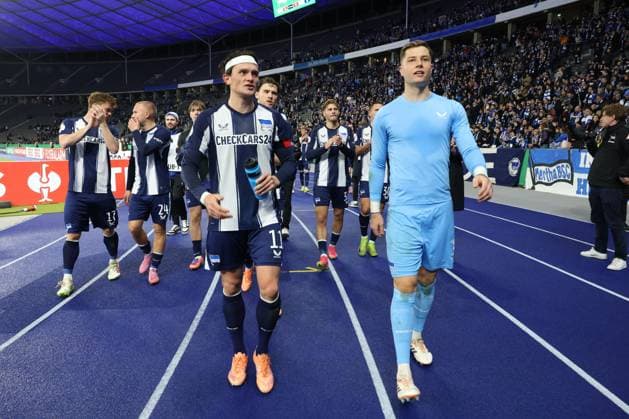 DEU, DFB Pokal, Hertha BSC vs Elversberg, 28 10 2025, Berliner Olympiastadion, Berlin, DEU, DFB Pokal, Hertha BSC vs Elversberg, im Bild Hertha Spieler, Fabian Reese Hertha BSC Berlin 11 , Tjark Ernst Hertha BSC Berlin 1 DFL regulations prohibit any use of Photographs as image sequences and or quasi video nordphotoxGmbHx xEngler nph00076