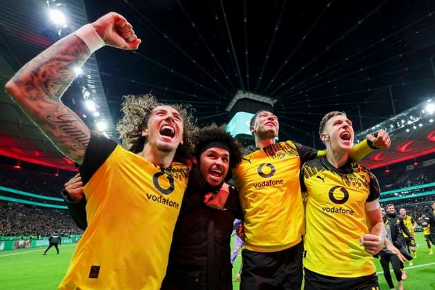 Fabio Silva (Borussia Dortmund), Karim Adeyemi (Borussia Dortmund), Jobe Bellingham (Borussia Dortmund) und Nico Schlotterbeck (Borussia Dortmund) jubeln, DFB-Pokal, Eintracht Frankfurt v Borussia Dortmund, Deutsche Bank Park am 28. October 2025 in Frankfurt, Deutschland. (Foto von Marco Steinbrenner DeFodi Images) Fabio Silva (Borussia Dortmund), Karim Adeyemi (Borussia Dortmund), Jobe Bellingham (Borussia Dortmund) und Nico Schlotterbeck (Borussia Dortmund) cheer, DFB-Pokal, Eintracht Frankfurt v Borussia Dortmund, Deutsche Bank Park, October 28, 2025 in Frankfurt, Germany. (Photo by Marco Steinbrenner DeFodi Images) DFB DFL REGULATIONS PROHIBIT ANY USE OF PHOTOGRAPHS AS IMAGE SEQUENCES AND OR QUASI-VIDEO. Fabio Silva Borussia Dortmund , Karim Adeyemi Borussia Dortmund , Jobe Bellingham Borussia Dortmund and Nico Schlotterbeck Borussia Dortmund cheer, DFB Pokal, Eintracht Frankfurt v Borussia Dortmund, Deutsche Bank Park on October 28, 2025 in Frankfurt, Germany Photo by Marco Steinbrenner DeFodi Images Fabio Silva Borussia Dortmund , Karim Adeyemi Borussia Dortmund , Jobe Bellingham Borussia Dortmund and Nico Schlotterbeck Borussia Dortmund cheer, DFB Pokal, Eintracht Frankfurt v Borussia Dortmund, Deutsche Bank Park, October 28, 2025 in Frankfurt, Germany Photo by Marco Steinbrenner DeFodi Images DFB DFL REGULATIONS PROHIBIT ANY USE OF PHOTOGRAPHS AS IMAGE SEQUENCES AND OR QUASI VIDEO