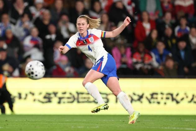 Keira Walsh of England England Women v Australia Women, International Friendly, Länderspiel, Nationalmannschaft Football, Pride Park, Derby, UK - 28 Oct 2025Derby Pride Park United Kingdom EDITORIAL USE ONLY No use with unauthorised audio, video, data, fixture lists, club league logos or live services. Online in-match use limited to 120 images, no video emulation. No use in betting, games or single club league player publications. Copyright: xRyanxBrowne Shutterstockx 15623658dc