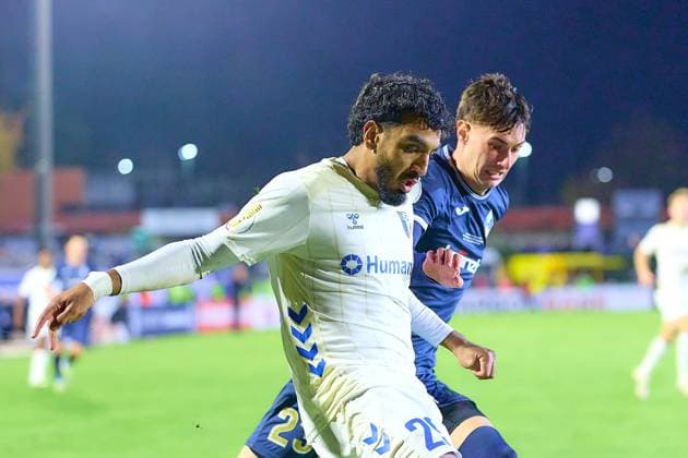 Duel, duel between Rayan Ghrieb 1 FC Magdeburg, 29 and Eduard Heckmann FV Illertissen, 23 GER, FV Illertissen 1921 e V vs 1 FC Magdeburg, Football, Mens DFB Cup, 2nd round, 2025 2026 season, 29 10 2025 GER, FV Illertissen 1921 e V vs 1 FC Magdeburg, Football, Mens DFB Cup, 2nd round, 2025 2026 season, 29 10 2025 Illertissen Copyright: xEibner-Pressefoto GeraldxOelze-dexStoppanyx EP_ODS