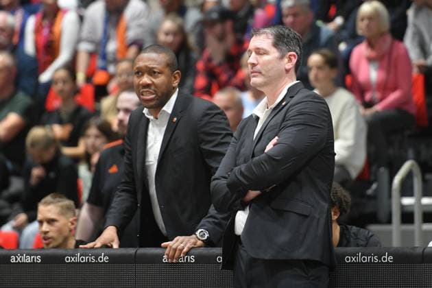 Ty Harrelson Coach, Head Coach, ratiopharm ulm re and Tyron McCoy Assistant Coach, Assistant Coach, ratiopharm ulm li , dissatisfied GER, NINERS Chemnitz vs ratiopharm ulm, Basketball, BKT EuroCup, Matchday 5, Season 2025 2026, 29 10 2025 GER, NINERS Chemnitz vs ratiopharm ulm, Basketball, BKT EuroCup, Matchday 5, Season 2025 2026, 29 10 2025 Chemnitz Copyright: xEibner-Pressefoto BertxHarzerx EP_BHR