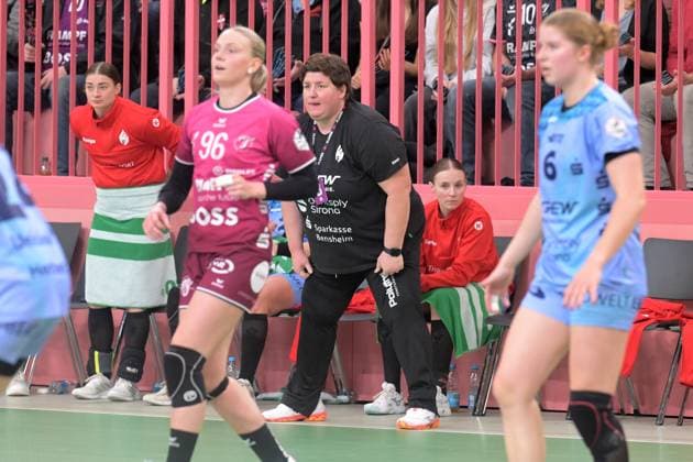 Ilka Fickinger HSG Bensheim Auerbach, Coach TusSies Metzingen vs HSG Bensheim Auerbach, Handball, Alsco HBF, 5 League Matchday, Season 2025 2026, 29 10 2025 TusSies Metzingen vs HSG Bensheim Auerbach, Handball, Alsco HBF, 5 League Matchday, Season 2025 2026, 29 10 2025 Tuebingen Copyright: xEibner-Pressefoto TobiasxBaurx EP_TBR