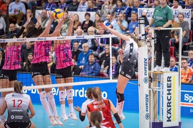 Marta Kamelija Levinska Dresdner SC, 15 against Stuttgart block of Lydia Grote Allianz MTV Stuttgart, 05 , Lucia Varela Gomez Allianz MTV Stuttgart, 12 and Antonia Stautz Allianz MTV Stuttgart, 06 GER, Allianz MTV Stuttgart Dresdner SC, Volleyball Bundesliga, VBL, season 2025 2026, 29 10 2025 GER, Allianz MTV Stuttgart Dresdner SC, Volleyball Bundesliga, VBL, season 2025 2026, 29 10 2025 Stuttgart Copyright: xSandyxDinkelackerx EP_SDR