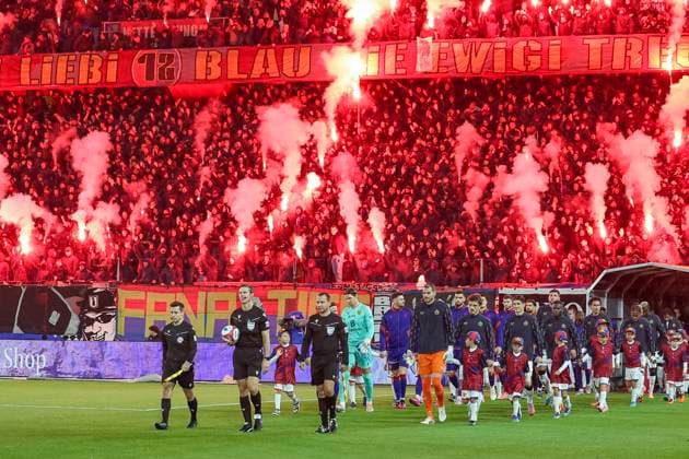 Teams come onto the field with pyrotechnics in the background , Switzerland, Football, Super League, Matchday 11, 2025 2026, FC Basel 1893 vs FC Zurich, 29 10 2025, Sankt Jakob Park, Basel, Switzerland Basel Sankt Jakob Park Canton Basel City Switzerland Copyright: xGrantxHubbsx
