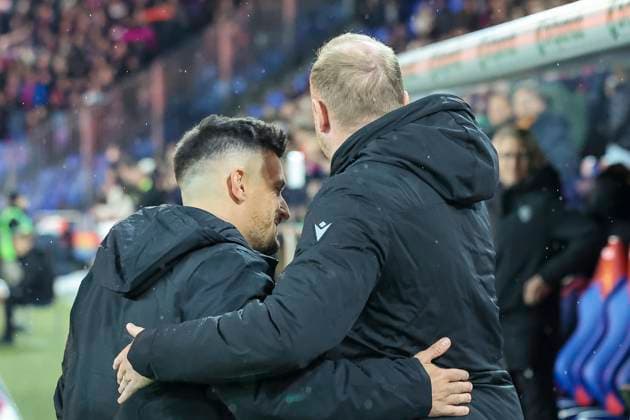 Dennis Hediger FC Zurich, interim coach and Ludovic Magnin FC Basel, coach before kick-off , Switzerland, Football, Super League, Matchday 11, 2025 2026, FC Basel 1893 vs FC Zurich, 29 10 2025, Sankt Jakob Park, Basel, Switzerland Basel Sankt Jakob Park Canton Basel City Switzerland Copyright: xGrantxHubbsx