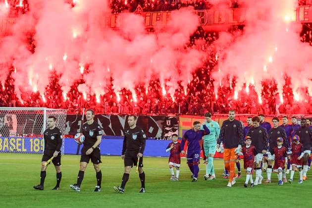 Teams come onto the field with pyrotechnics in the background , Switzerland, Football, Super League, Matchday 11, 2025 2026, FC Basel 1893 vs FC Zurich, 29 10 2025, Sankt Jakob Park, Basel, Switzerland Basel Sankt Jakob Park Canton Basel City Switzerland Copyright: xGrantxHubbsx