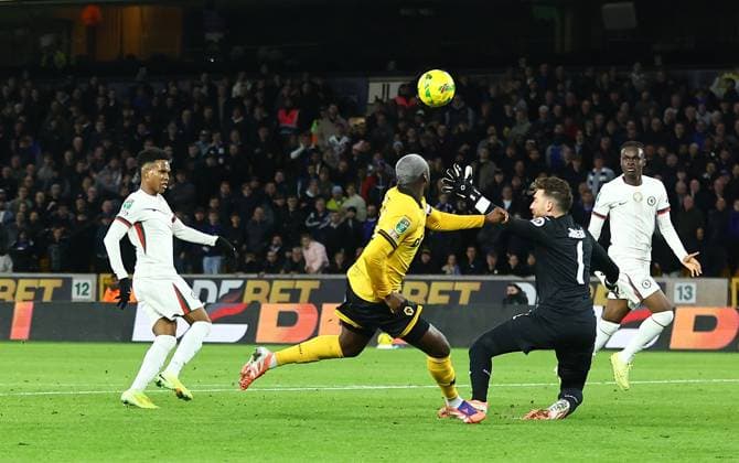 Estevao of Chelsea scores their sides third goal past Jose Sa of Wolverhampton Wanderers Wolverhampton Wanderers v Chelsea, EFL Carabao Cup, Fourth Round, Football, Molineux, Wolverhampton, UK - 29 Oct 2025Wolverhampton Molineux United Kingdom EDITORIAL USE ONLY No use with unauthorised audio, video, data, fixture lists, club league logos or live services. Online in-match use limited to 120 images, no video emulation. No use in betting, games or single club league player publications. Copyright: xMichaelxZemanek Shutterstockx 15627847n