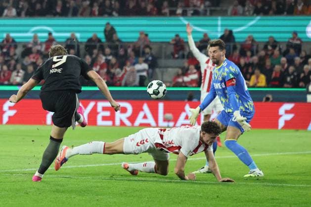 GER, DFB Pokal, 2 Runde, 1 FC Koeln vs FC Bayern Muenchen 29 10 2025, Rheinenergiestadion, , Koeln, GER, DFB Pokal, 2 Runde, 1 FC Koeln vs FC Bayern Muenchen, im Bild 2 1 für Bayern durch Harry Kane Bayern Muenchen 9 , nordphotoxGmbHx xMeuter nph00351
